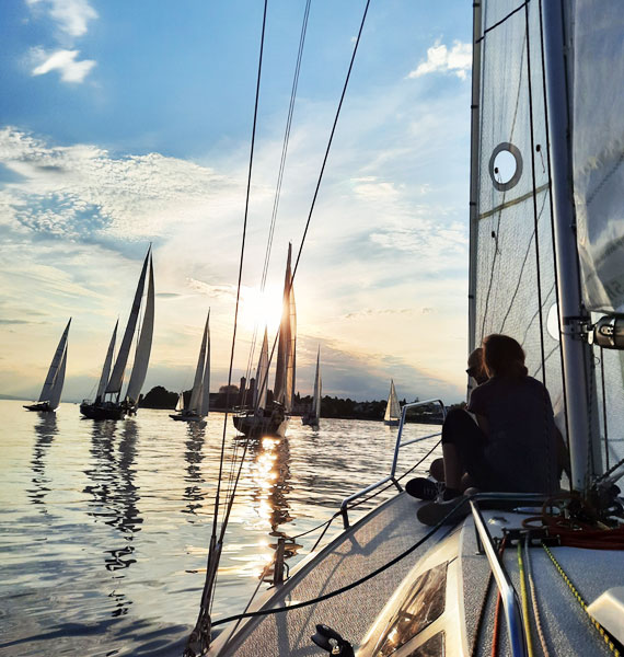 Boote im Sonnenuntergang